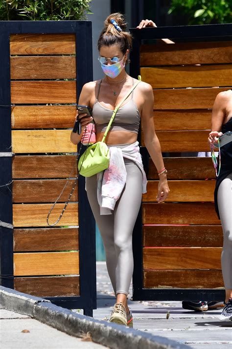 Alessandra Ambrosio Shows Off Incredible Figure In A Matching Set Of Sports Bra And Leggings