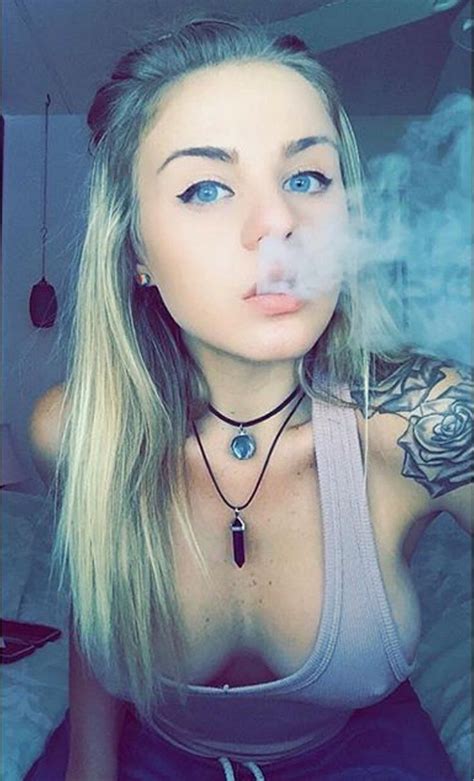 Hot Sexy Stoner Girl Naked Nude Gallery