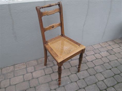 Der hellbraune stuhl mit geflecht von madam stoltz ist ein besonders hübsches exemplar eines bistrostuhls. Antiker Stuhl, Holzstuhl mit Geflecht | Kaufen auf Ricardo