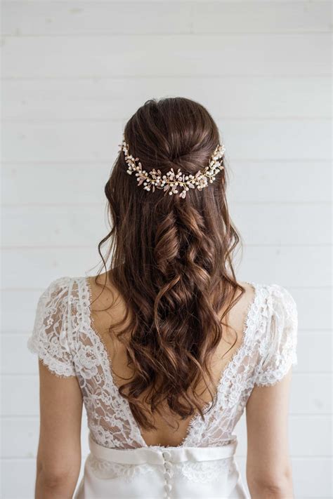 Then attach a hair vine to your hair, using it as if it were a hairband. Aster Statement Wedding Hair Vine - Victoria Millesime
