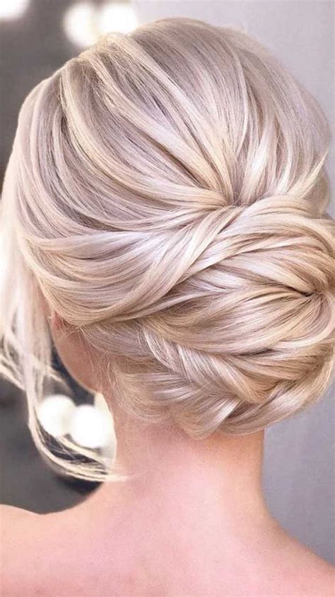 5 Simple Holiday Updos That Look Amazing On Curly Hair Long Hair