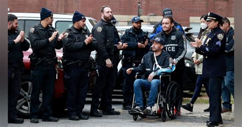 Nypd Officer Shot In Arm Gave Chase To Accused Gunman Officer