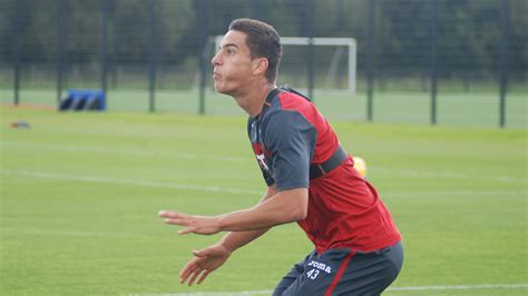 €* 11 maj 1999 w pohang, korea południowa. Dulca desperate for return after lengthy lay-off | Swansea