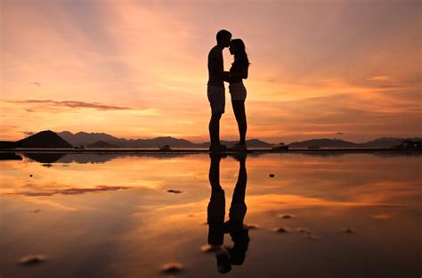 Wallpaper Couple Silhouettes Kiss Love Coast Twilight Dark Hd