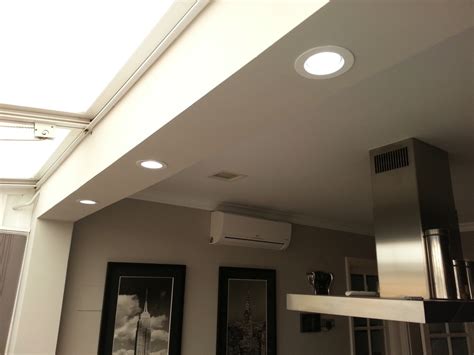 Las paredes de baños y cocinas deben soportar la humedad, es por eso que es necesario utilizar en esta tarea de bricolaje, vamos a preparar y pintar las dos paredes de cemento y el techo de este. Falso Techo en Cocina en las Palmas de Gran Canaria ...