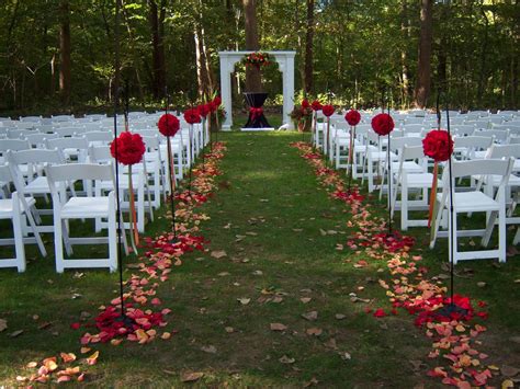 10 popular wedding decor themes on trend for 2019 to inspire your wedding, and over 40 different style it: green bay | Wedding Dresses: Fall Outdoor Wedding | Fall ...
