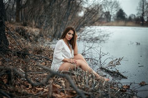 Women Sitting Brunette Women Outdoors Depth Of Field Trees Leaves