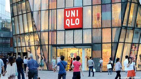 Chinese Police Detain Four For Spreading Uniqlo Sex Tape News Dw