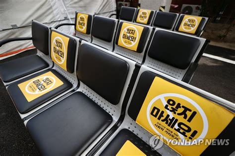 거리두기 개편 수도권 2단계, 비수도권 1단계 적용. 거리두기 단계 낮춘 배경은…확진자 감소·서민생활 등 고려 ...