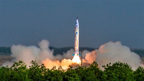 El cohete chino puede caer en latitud 38,1 longitud 62,5 con una ventana de 18 horas lo que hace que el lugar de reingreso continúe variando. Falla el primer intento de misión orbital del cohete ...