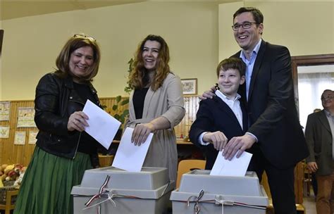 Kutatási területe a választási rendszerek és a választói magatartás. Karácsony: a magas részvétel biztató jel a változást ...