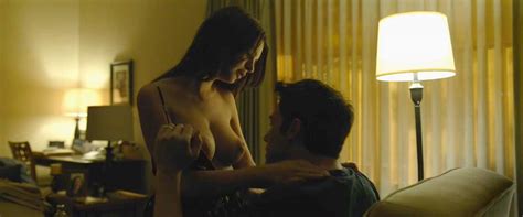 Emily Ratajkowski Nude Making Out Scene From Gone Girl Movie