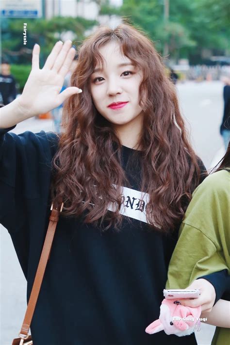 Here Are 10 Female Idols Who Look Gorgeous With Their Hair Up In Curls
