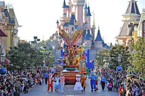 Alle fahrgeschäfte und attraktionen in disneyland paris anzeigen. Zum Jubiläum: Die neuen Attraktionen im Disneyland Paris ...