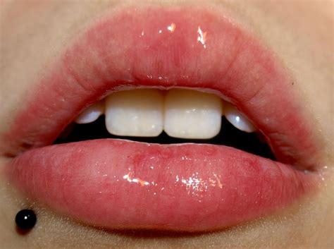 Draw a hammock shape draw a hammock shape with a vertical line down the middle. High gloss slightly open teeth showing lips. | Anatomy ...