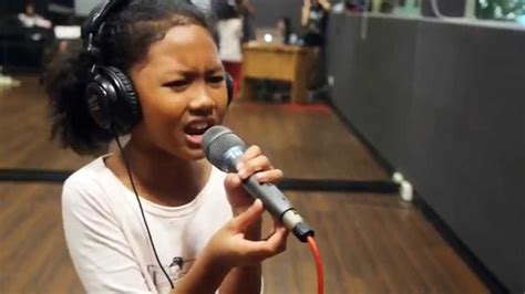 10 Year Old Girl Sings Listen Youtube