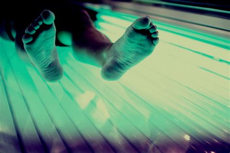 Researchers Say Indoor Tanning And Addiction Activate Same Parts Of The Brain