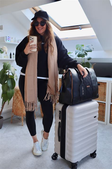 7 stylish airplane outfits inspo for comfy women s travel outfits