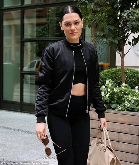 Jessie J Flaunts Her Toned Tummy In Tiny Top As She Steps Out In New York Daily Mail Online