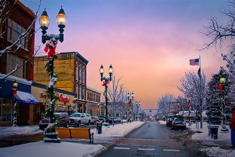 Petoskey Mi At Christmas Oh This Reminds Me Of Main Street Alma In