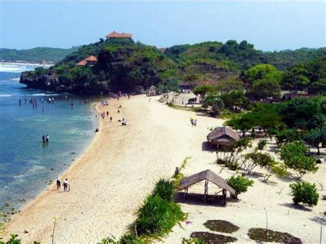 Pantai kutang di lamongan ini mulai terkenal sebab nama pantainya. Pantai Sundak | Foto, Lokasi, Rute, Harga Tiket, & Fasilitas