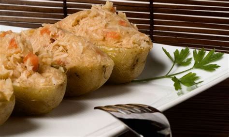 Mezcle los 5 primeros ingredientes. Receta de Patatas asadas rellenas en el microondas - Bruno ...