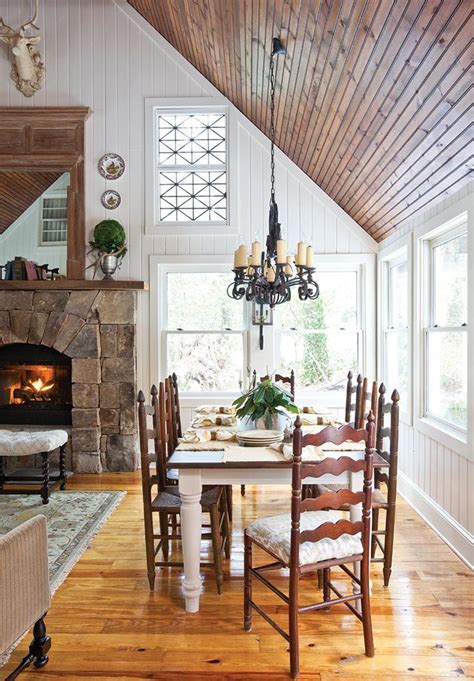 Whether it's an alpine lodge or a farmhouse, homes in and near the mountains evoke warmth, comfort, and a relaxing sense of escape. Mountain Cottage in Highlands, NC | Cottage kitchen decor ...