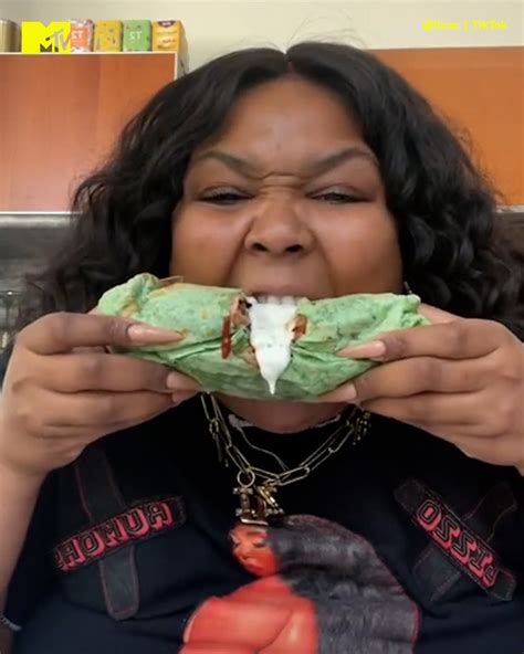 Mtv Uk Lizzo Proves We Ve All Been Eating Burritos Wrong Mtv Celeb