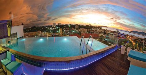 A luxurious room with stunning view of mountain or kk city skyline. C'haya Hotel, Kota Kinabalu, Malaysia - Booking.com