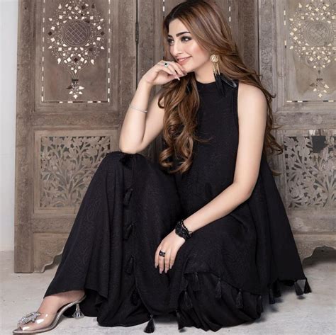 Nawal Saeed Looks Stunning In Black Outfit