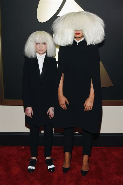 Kristen Wiig Maddie Ziegler Perform Chandelier At The Grammys