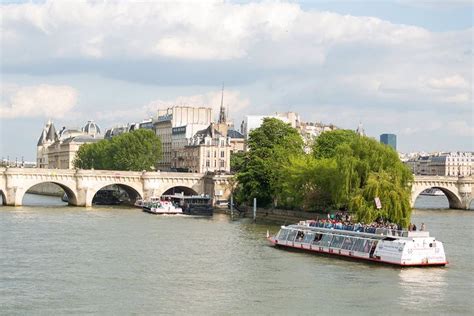 Take A Seine River Cruise And See Famous Paris Landmarks Seine River