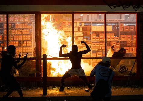 Fires, Looting in Minneapolis After Man's Death; One Dead