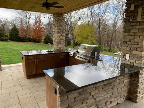 Trex Outdoor Kitchen With Granite Countertop And Stonework Outdoor