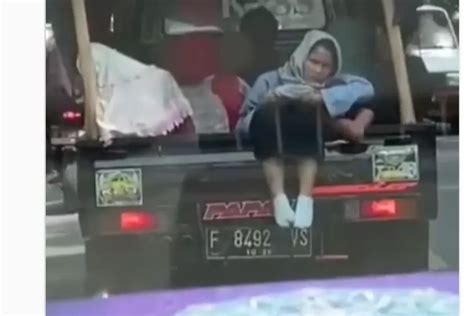 Siapa Gadis Pakai Jilbab Mesum Di Mobil Plat Nomor Bogor Video Syur Tersebar Terlihat Buah