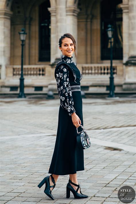 Ver más ideas sobre alicia vikander, actrices, la chica danesa. Paris FW 2019 Street Style: Alicia Vikander - STYLE DU ...
