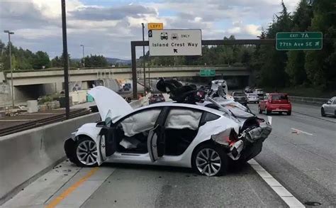 Tesla La Conduite Semi Autonome Aura Tué 11 Personnes Et Provoqué 80 Des Accidents En Un An