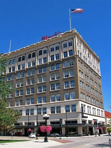 A Large Hotel Building Sitting On The Corner Of A Street In Front Of A
