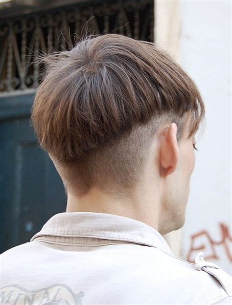 Corte De Honguito Para Hombre Peinado Moderno