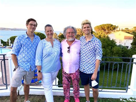 Lebt wojciech szczesny alleine, hat er eine freundin / frau? Vernissage und Dreh - n-tv Kunstdoku mit Stefan Szczesny ...