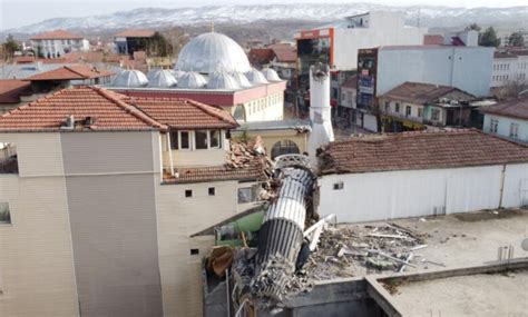 Deprem kenti enkaza çevirmişti Adıyamanda cami minaresi depremde