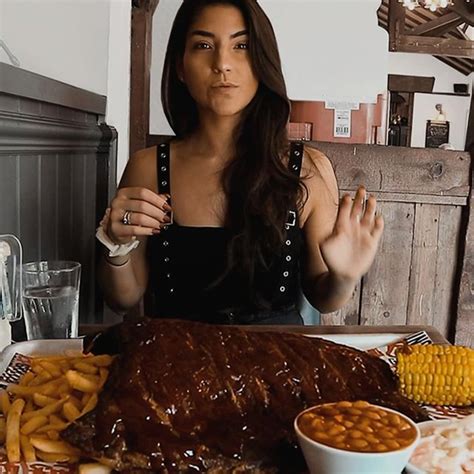 This Girl Eats 12 Sausages In 1 Minute At 2020 Guinness World Records