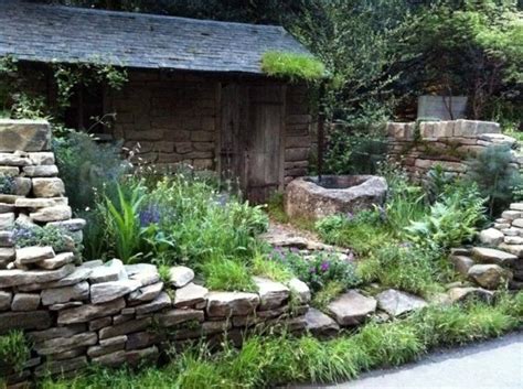 In addition, it's also surely simple to cut and install. Make stone wall in the garden - creative exterior ...