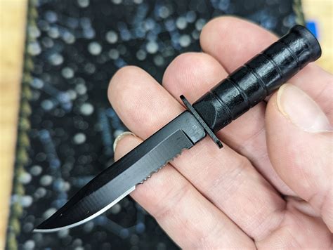 Mini Usmc Neck Knife W Sheath And Chain Lightning Otf Knives