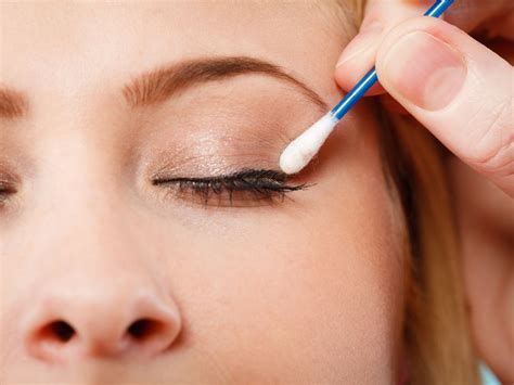 Tips On Eye Makeup For Women Over 50 To Make Them Look Ravishing Beautisecrets
