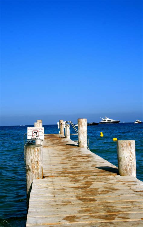Airbnb.com has been visited by 100k+ users in the past month The pier on Pampelonne beach | Vakantie