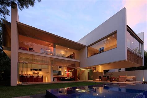 Luxurious Modern Mansion With Huge Cantilever In Contemporary Style