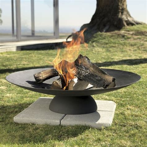 10 Amazing Backyard Fire Pits For Every Budget Hgtvs Decorating
