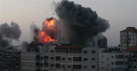 O nome faixa de gaza decorre. Imagem do dia: Explosão na Faixa de Gaza - Marco Aurélio D'Eça