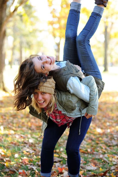 big little best friend or sister fall photoshoot friend pictures poses friend poses bff
